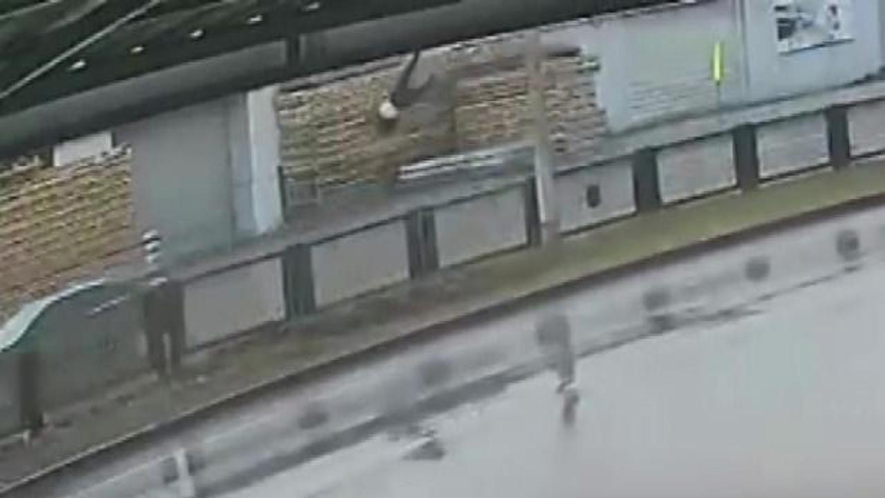 Adana'da feci ölüm: Arabanın çarptığı 84 yaşındaki adam, metrelerce havaya uçtu