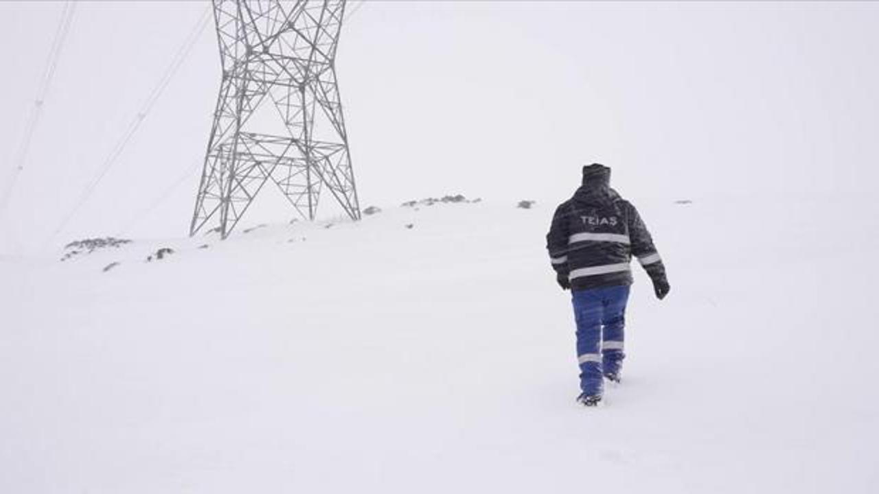 Bakan Bayraktar: Ekipler 7 gün 24 saat sahada!
