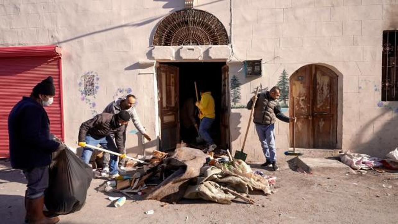 &Ccedil;&ouml;p eve m&uuml;dahale edildi: 168 ton atık &ccedil;ıkarıldı