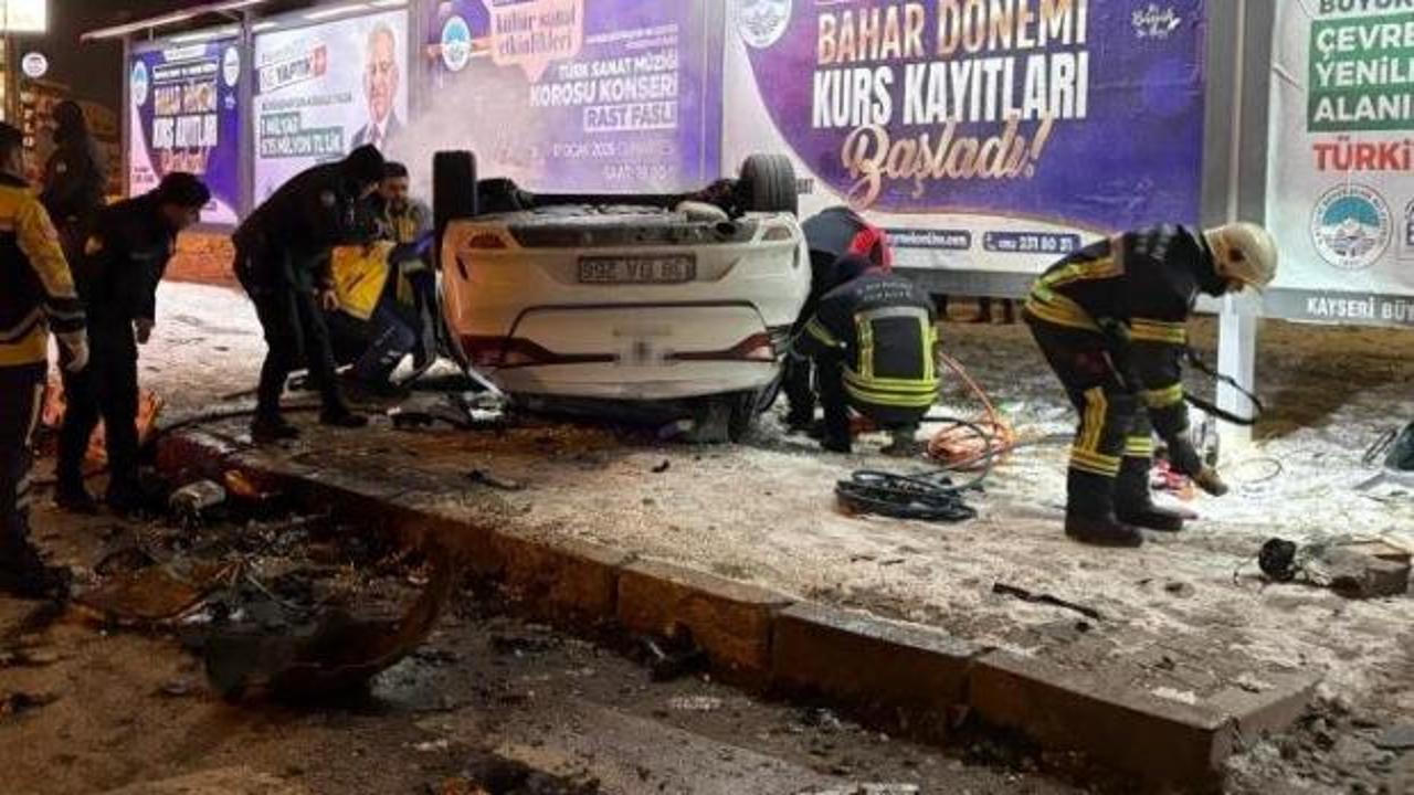 Kaza sonrası alev alan otomobilde can pazarı: 2'si ağır 3 yaralı