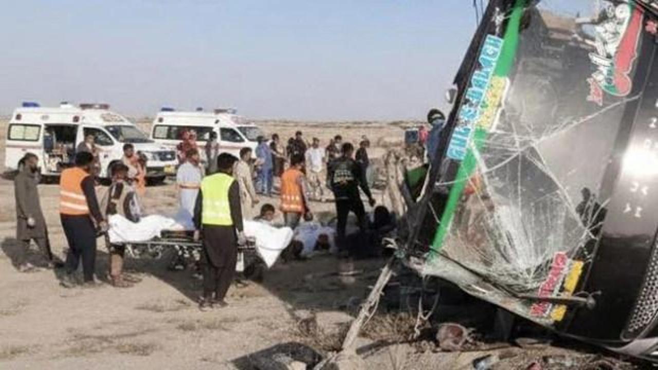 Pakistan'da iki feci kaza: 24 ölü, 45 yaralı