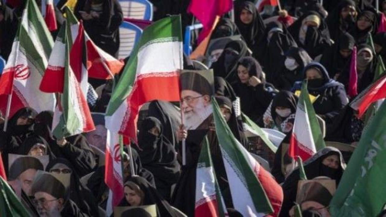Protestoların şiddet olaylarına dönüştüğü İran’da rejime destek gösterileri düzenlendi