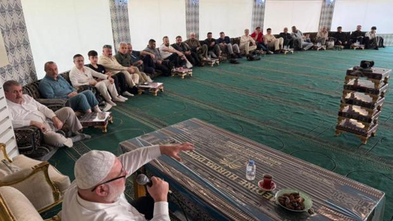 Umre’de Miraç Kandili sohbeti: Destici de katıldı