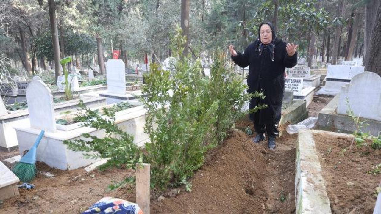 6 Şubat depremlerinden beri kayıp olan kız kardeşinin mezarını buldu