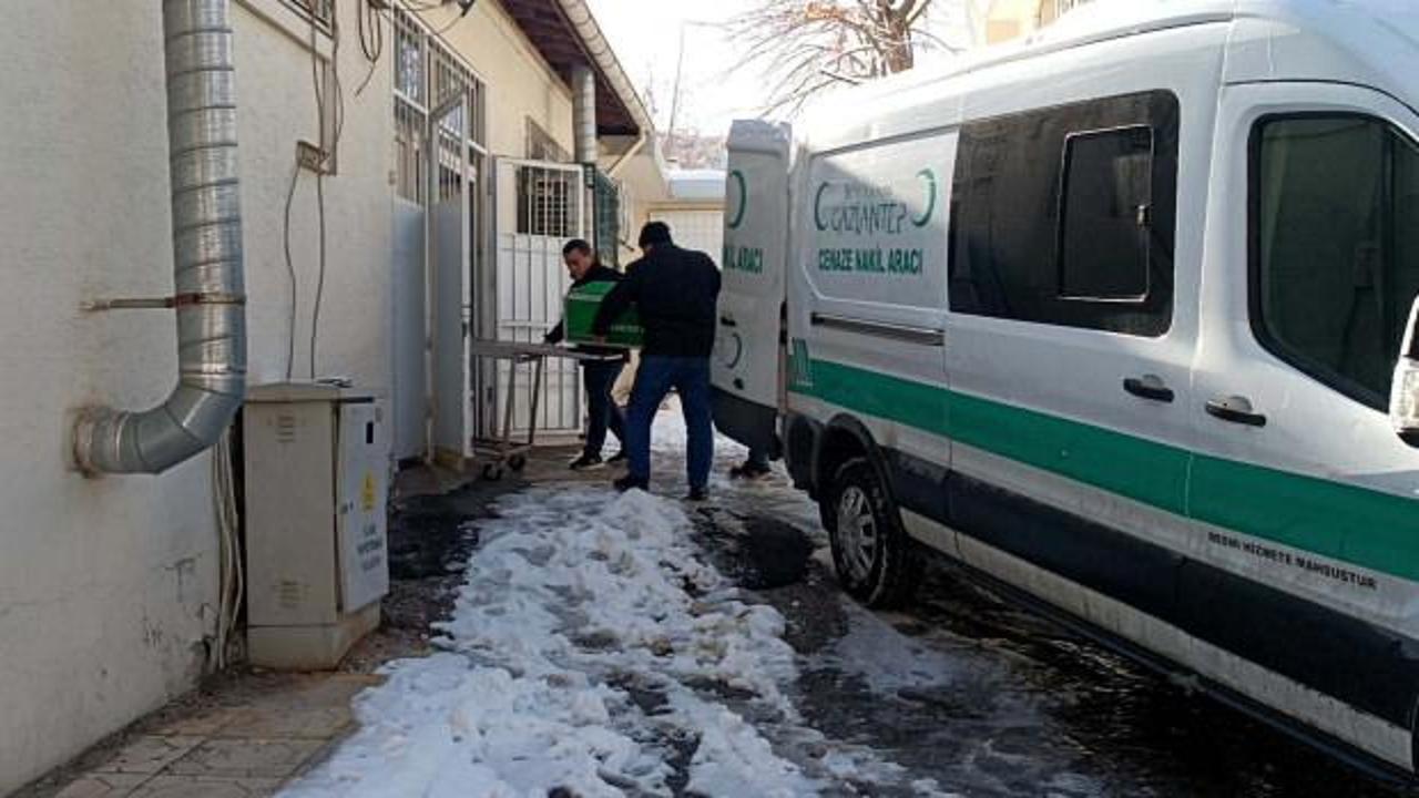 Alacak meselesi nedeniyle arkadaşı tarafından otomobilde tabancayla öldürüldü