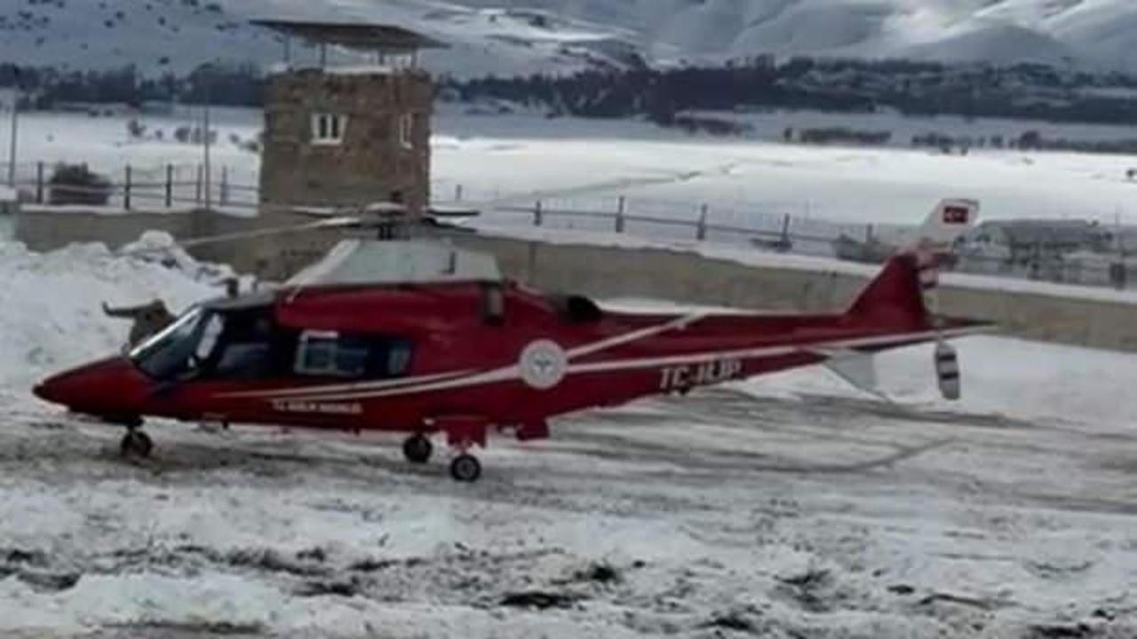 Ambulans helikopter 1 günlük bebek için havalandı