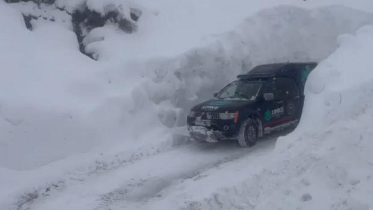 Diyabetli çocuk, kar yağışı ve çığ riskinin bulunduğu köyden alınıp hastaneye ulaştırıldı