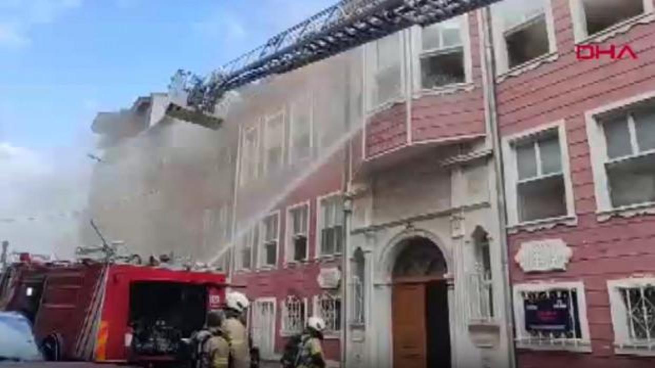 Fatih'te dergahta yangın &ccedil;ıktı