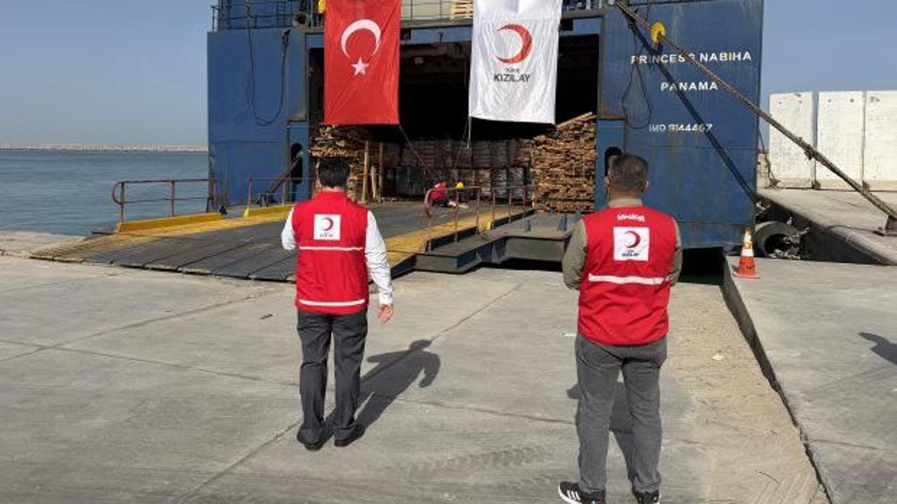 Gazze’ye 1400 tonluk insani yardım taşıyan Türk Kızılay gemisi El Ariş limanına ulaştı