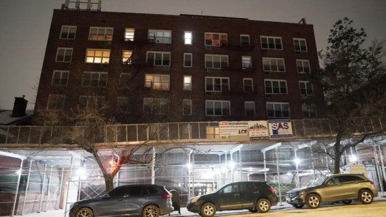 14 yaşındaki ikizler anneleri tarafından hapsedilip aç bırakıldı