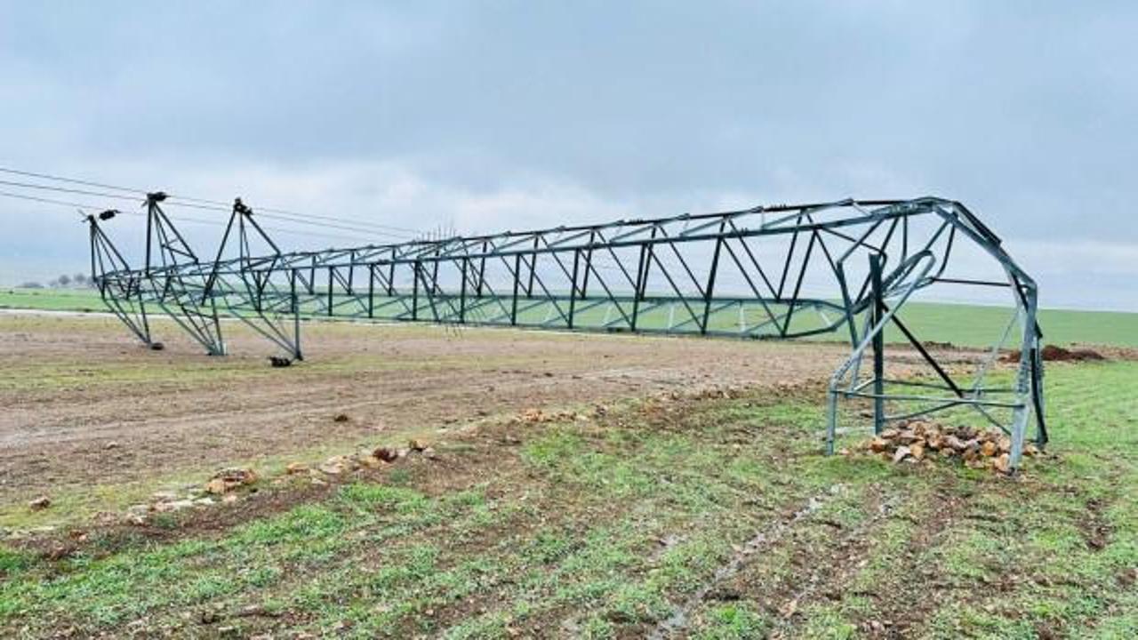 G&ouml;ren anlam veremedi! Mardin'de elektrik iletim direkleri b&uuml;k&uuml;ld&uuml;