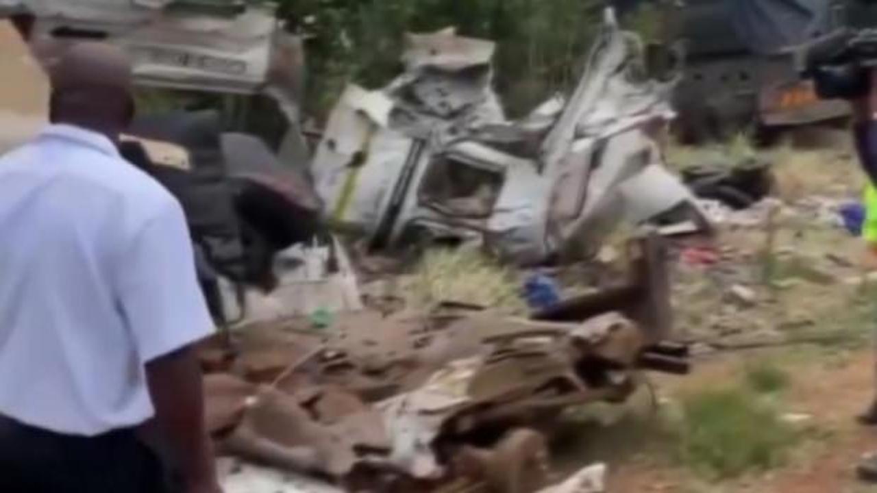Güney Afrika'da okul servisi kamyonla çarpıştı: 14 öğrenci öldü