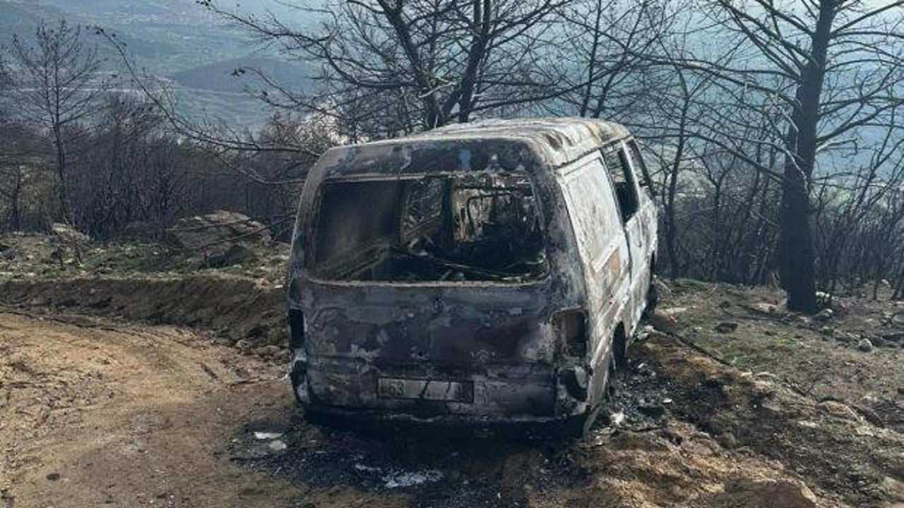 İzmir'de ş&uuml;pheli &ouml;l&uuml;m: Aracında yanmış halde bulundu