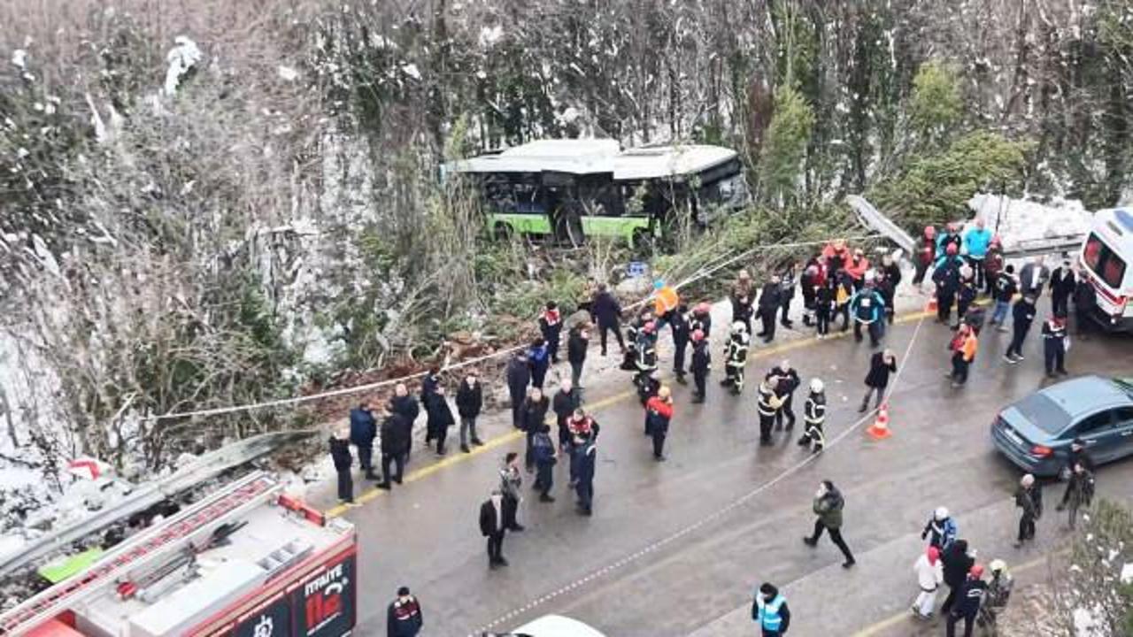 Kocaeli&rsquo;de belediye otob&uuml;s&uuml; kaza yaptı; yaralılar var