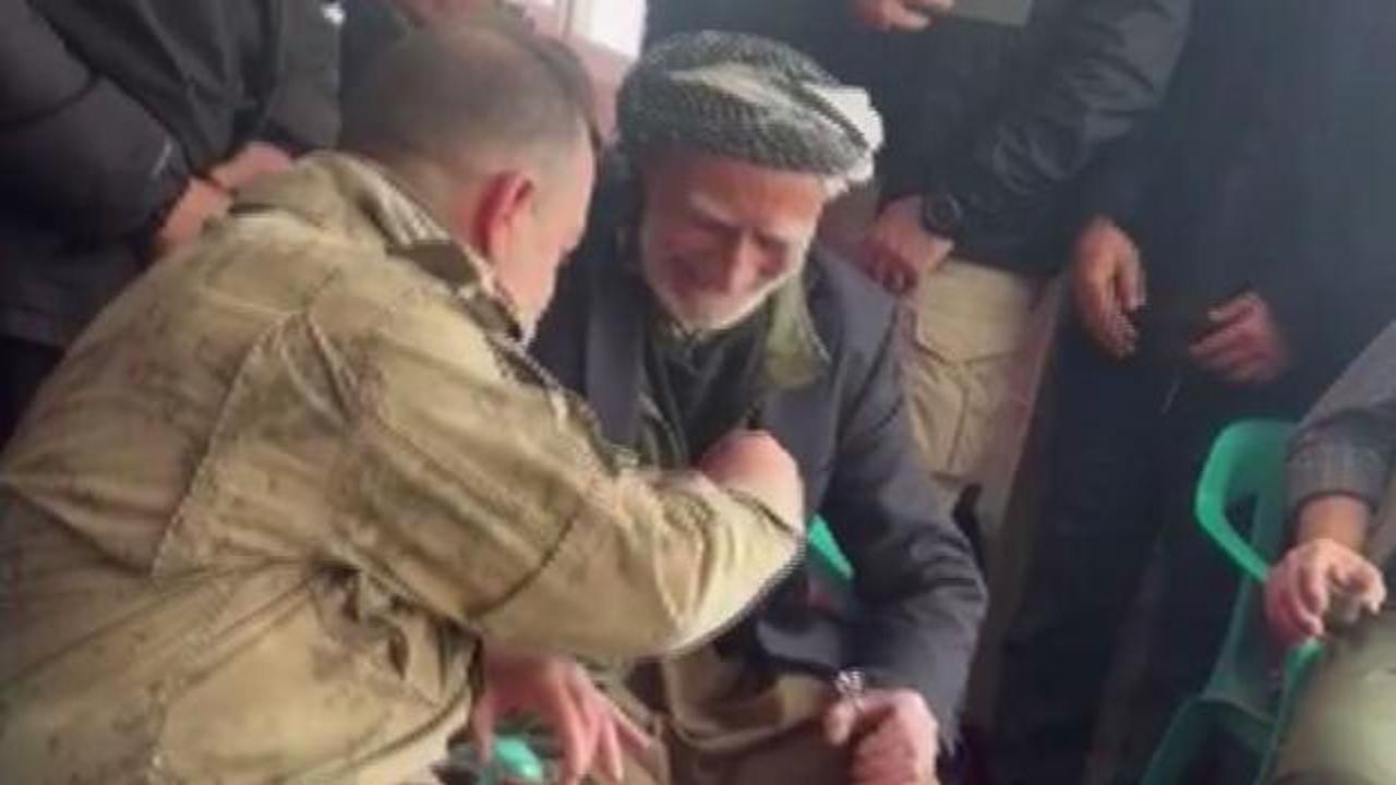Şırnak'ta duygulandıran olay: T&uuml;mgeneral parmağındaki y&uuml;z&uuml;ğ&uuml; hediye etti