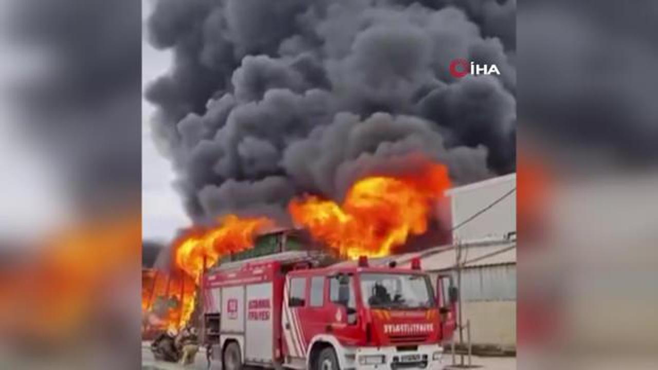Son Dakika: B&uuml;y&uuml;k&ccedil;ekmece'de iş yerinde yangın!