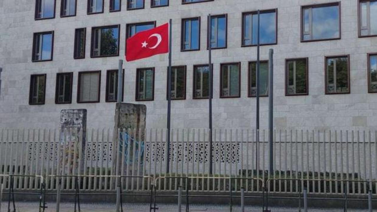 Suriye'de SDG vuruldu, terör yandaşları kudurdular: Avrupa'yı karıştırdılar!