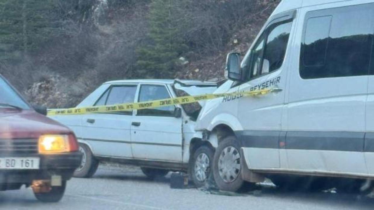 Konya'da otomobil ile yolcu minibüsü çarpıştı: 1 ölü, 1 yaralı