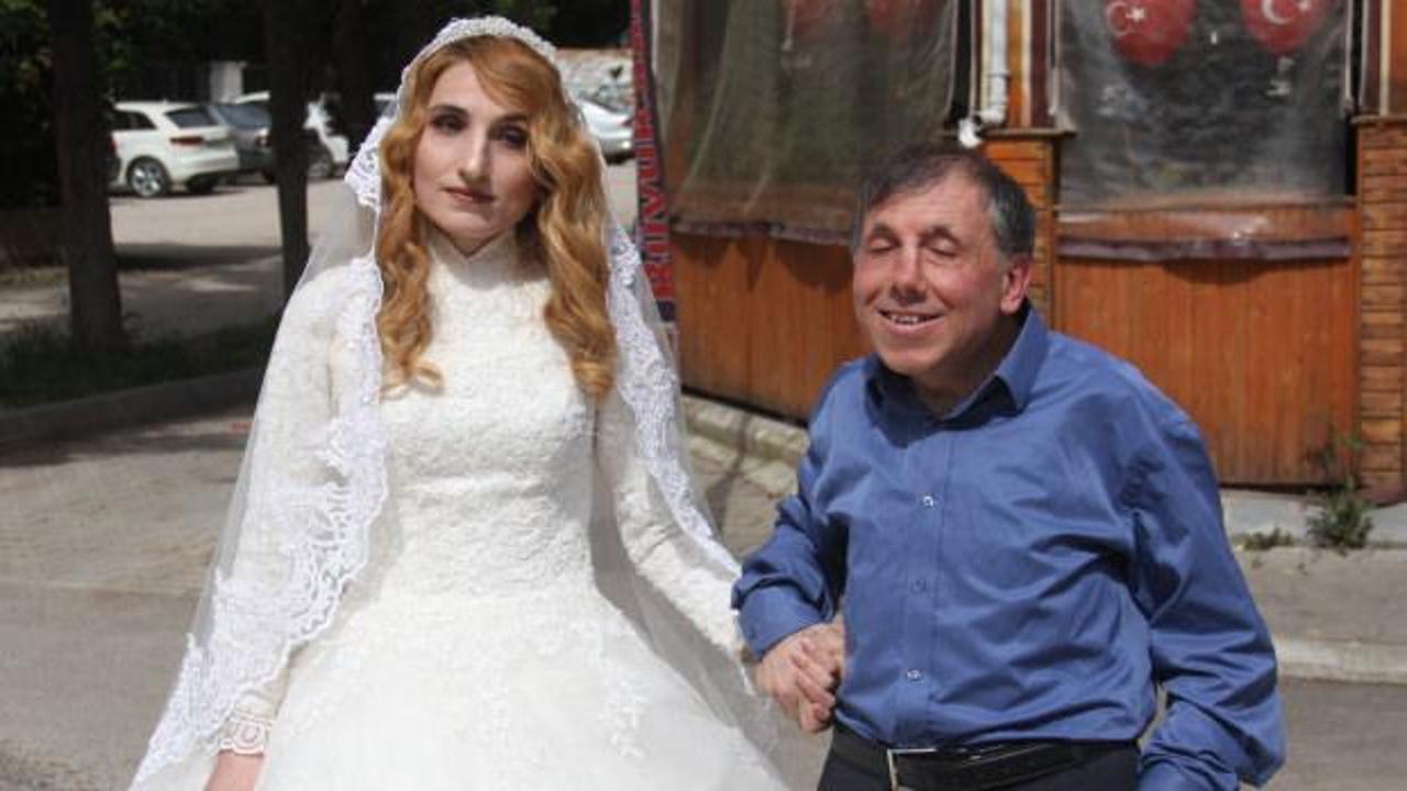 Adana'da g&ouml;rme engelli &ouml;ğretmen &ccedil;ifte otob&uuml;s &ccedil;arptı! Kahreden detay...