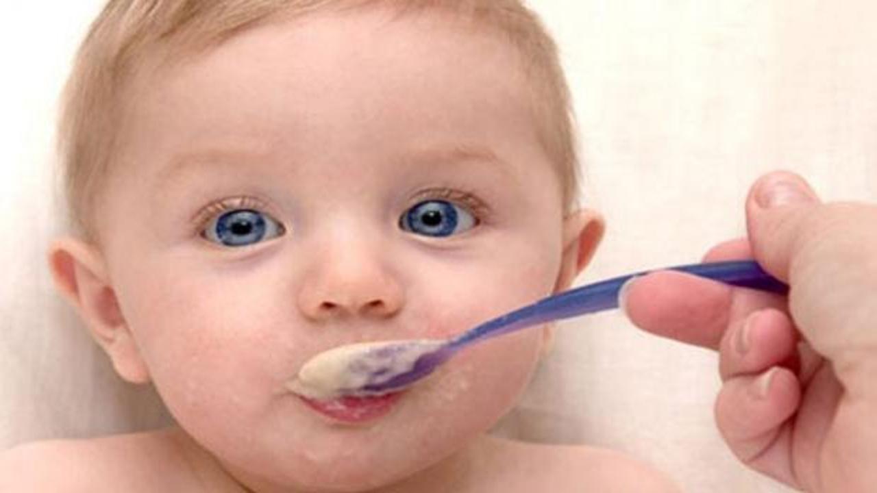 Bebeklerde ani kusmalara dikkat! Belirtiler hızlı seyredebilir