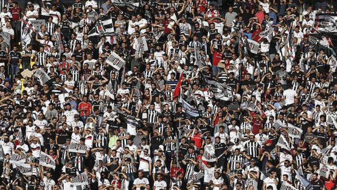 Beşiktaş tribünlerinde 'İstifa' sesleri!