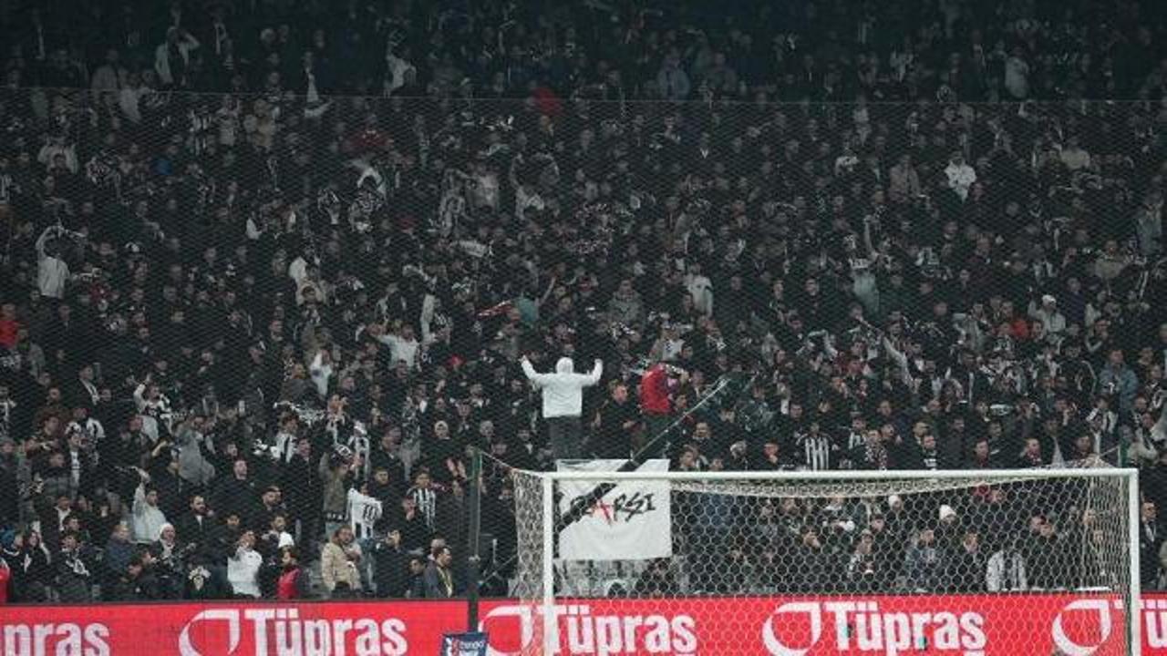 Beşiktaş trib&uuml;nlerinde 'İstifa' sesleri!