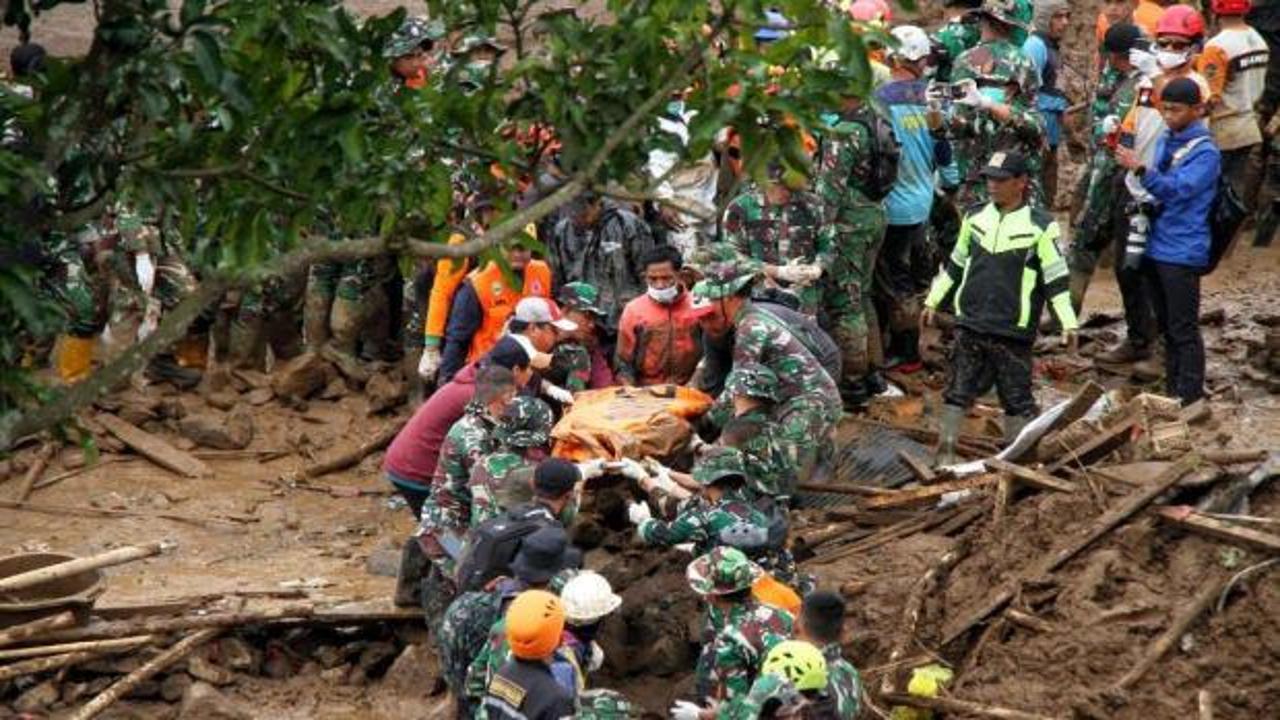 Endonezya'da heyelan: Can kaybı 53'e çıktı!