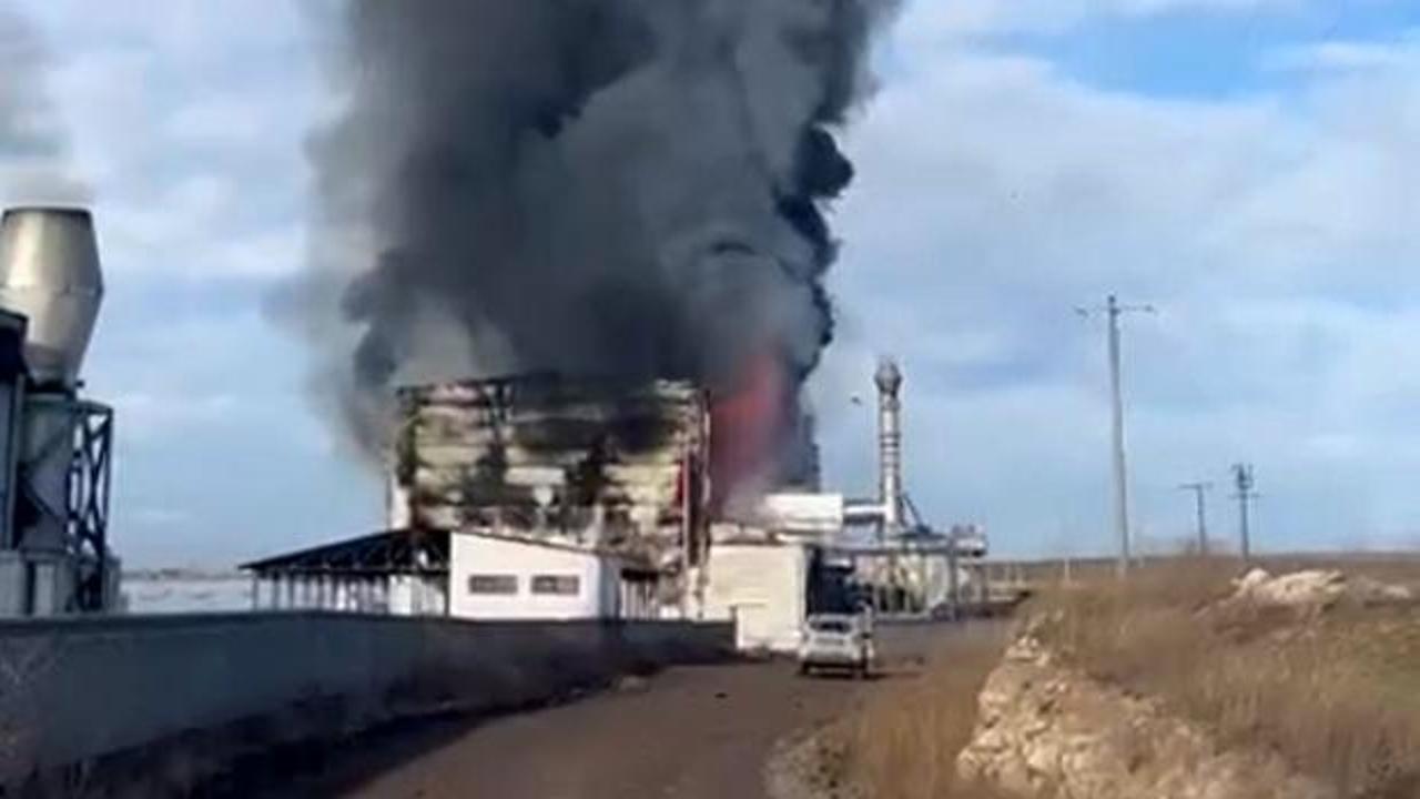 Enerji santralinde korkutan yangın: 1,5 saatte s&ouml;nd&uuml;r&uuml;ld&uuml;!