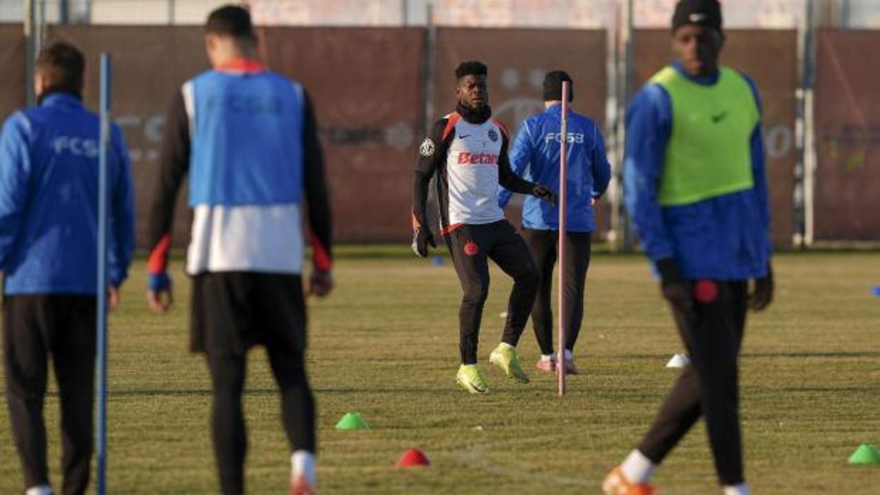 FCSB, Fenerbahçe maçının hazırlıklarını tamamladı