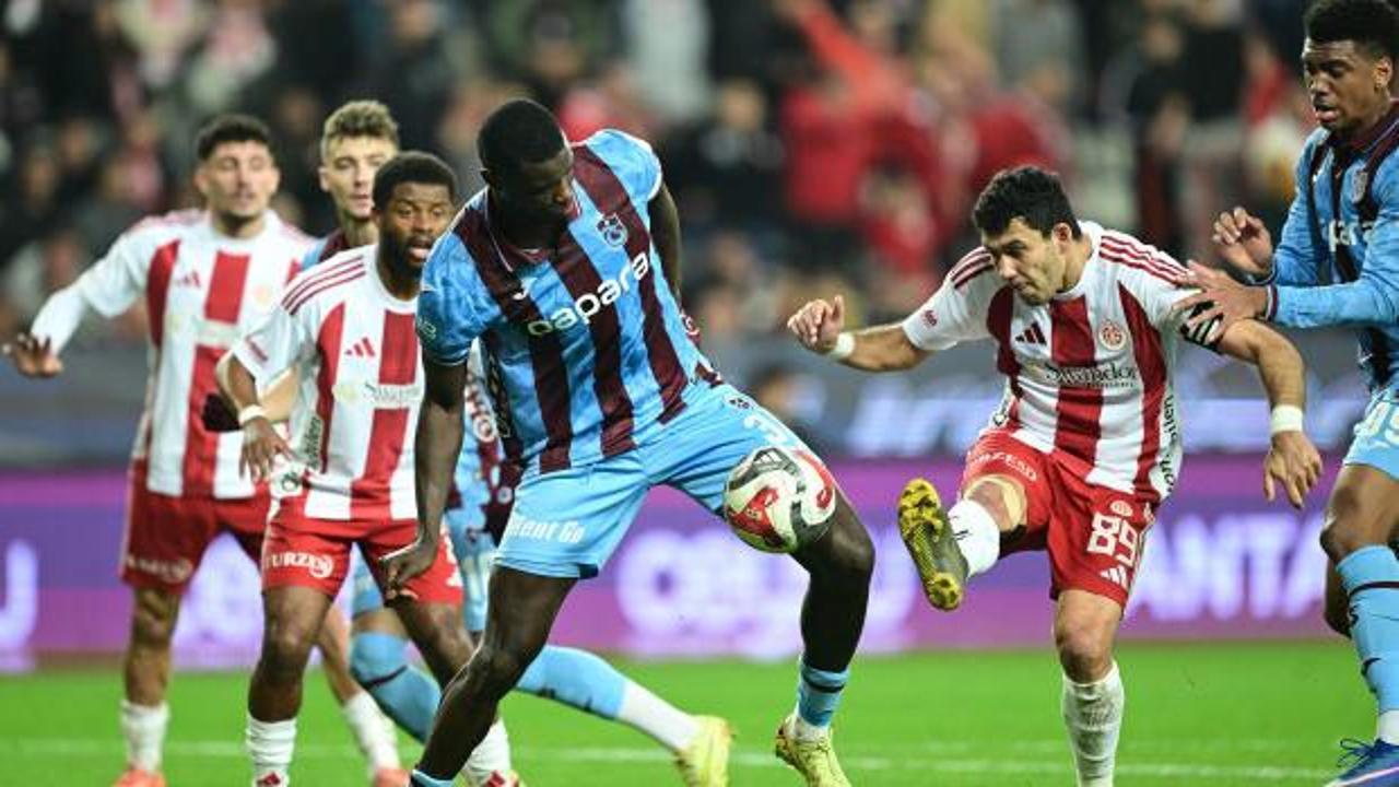 Fırtına Akdeniz'de takıldı!