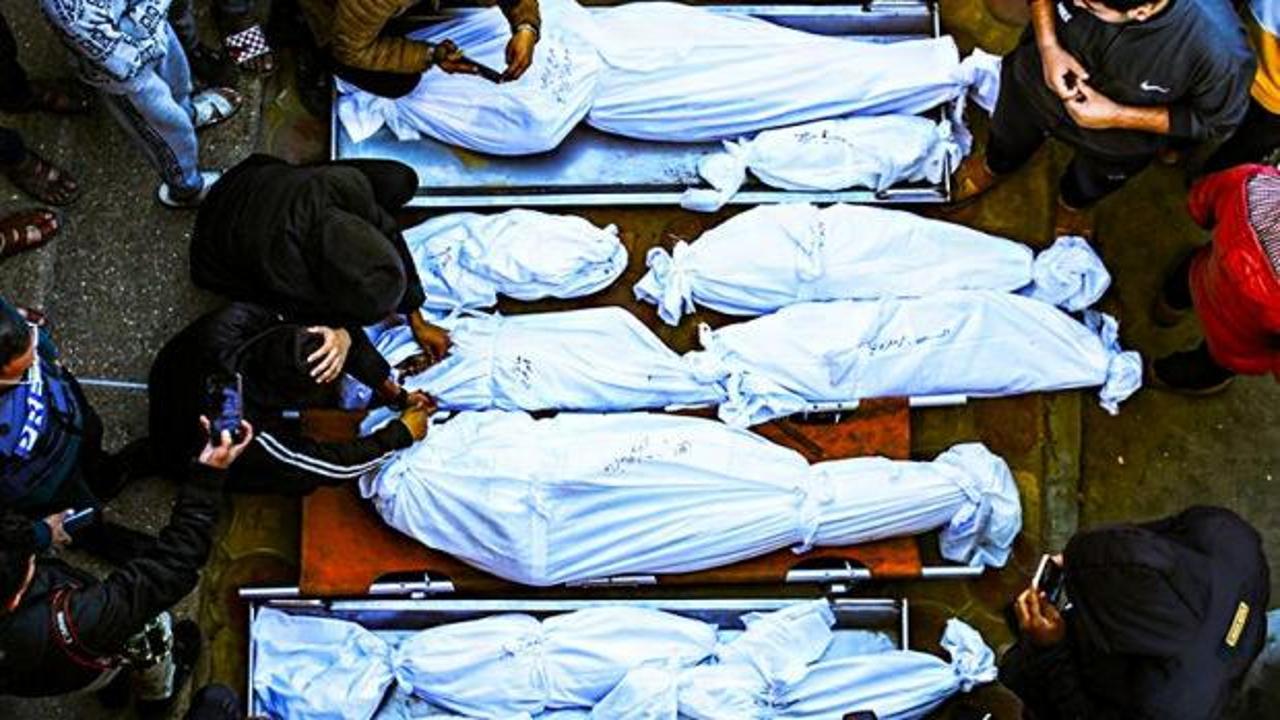 İsrail'den katliam! 7'si aynı aileden 11 şehit