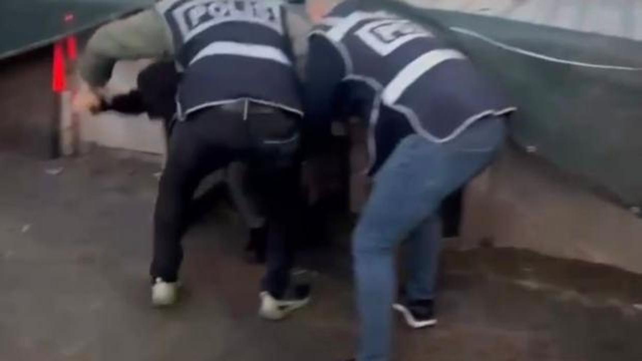 Kendi kendini yakalattı! İzmir'de 44 yıl hapisle aranan firari k&uuml;mesten &ccedil;ıktı