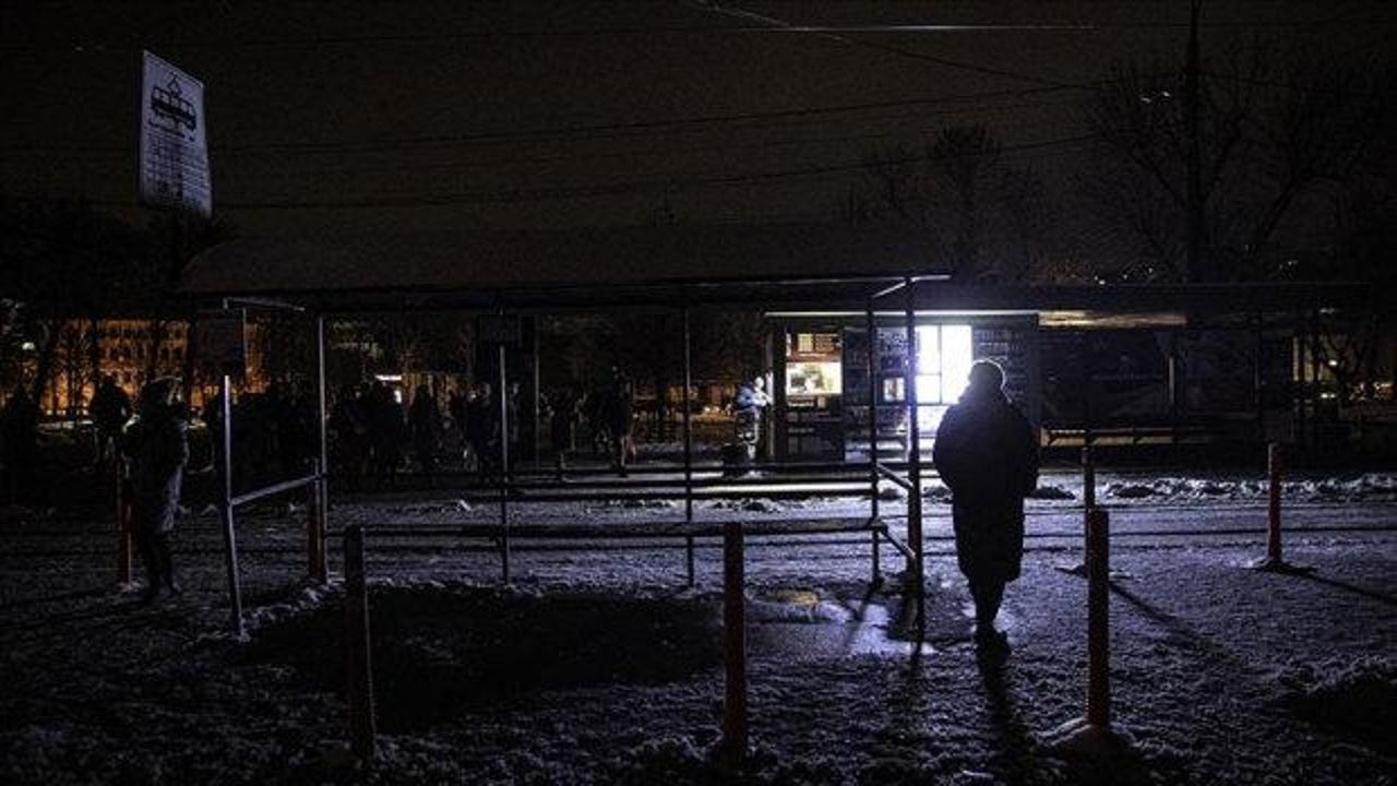 Ukrayna'nın pek çok şehrinde elektrik hatları devre dışı kaldı