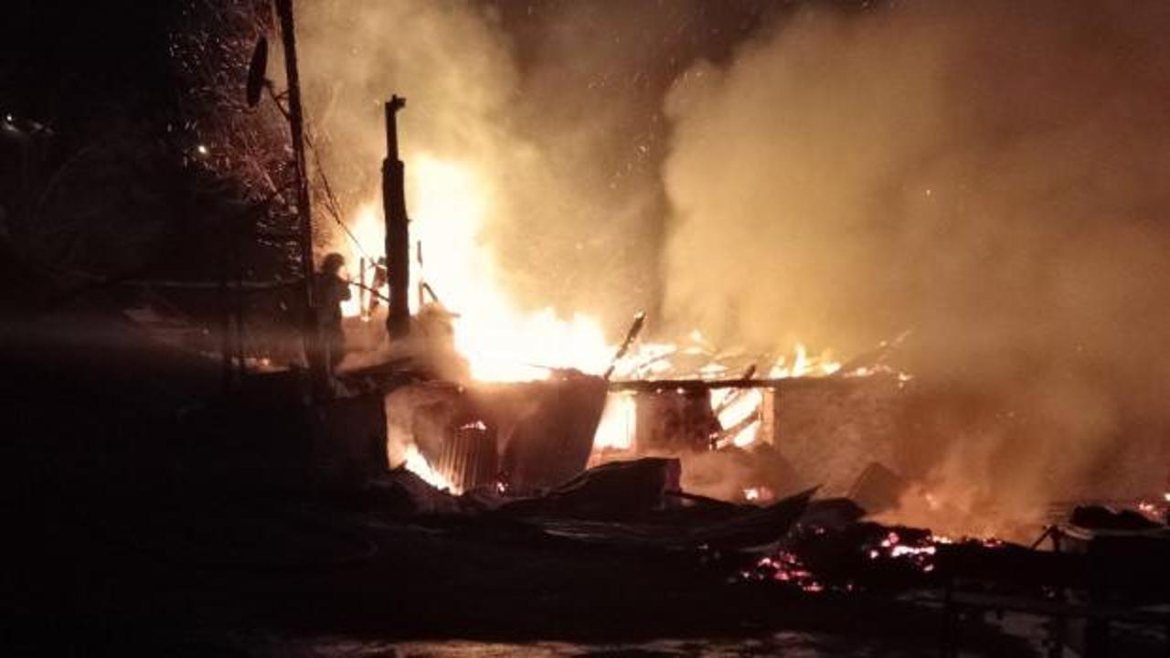 Ordu'da esrarengiz olay! İtfaiye ekipleri yanan evin bah&ccedil;esinde asılı halde buldu