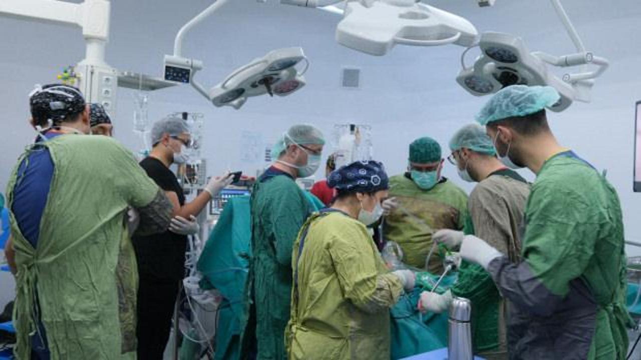 Sağlık Bilimleri &Uuml;niversitesi iş birliğiyle Aksaray&rsquo;da laparoskopik kanser cerrahisi!