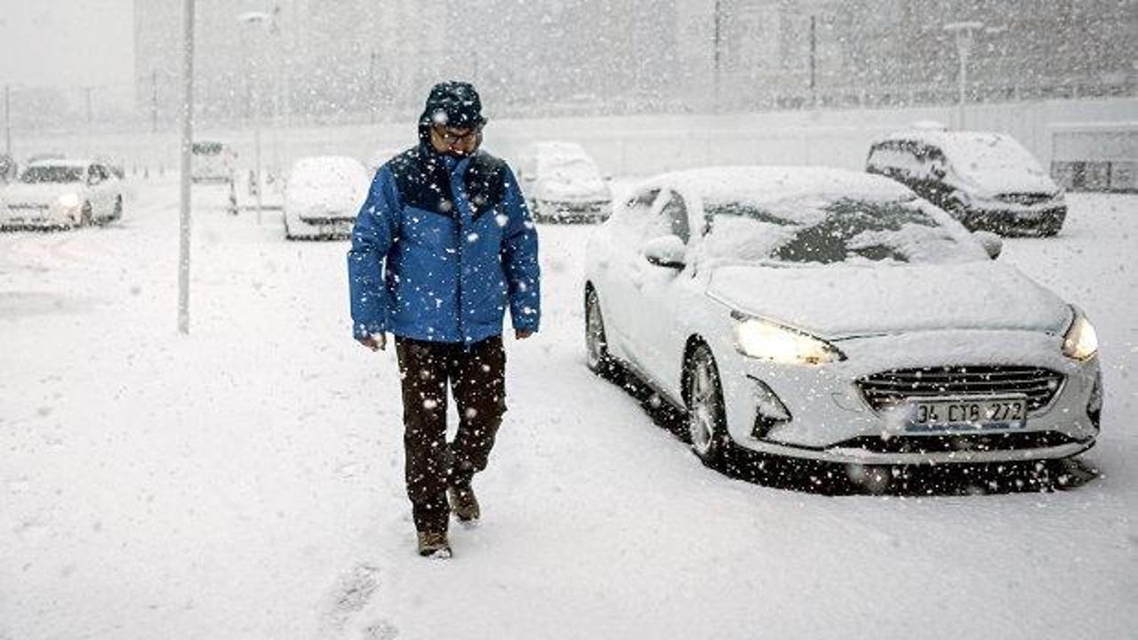 Valilik ve AKOM'dan son dakika a&ccedil;ıklamaları! İstanbul'un 5 il&ccedil;esi i&ccedil;in kar uyarısı geldi..