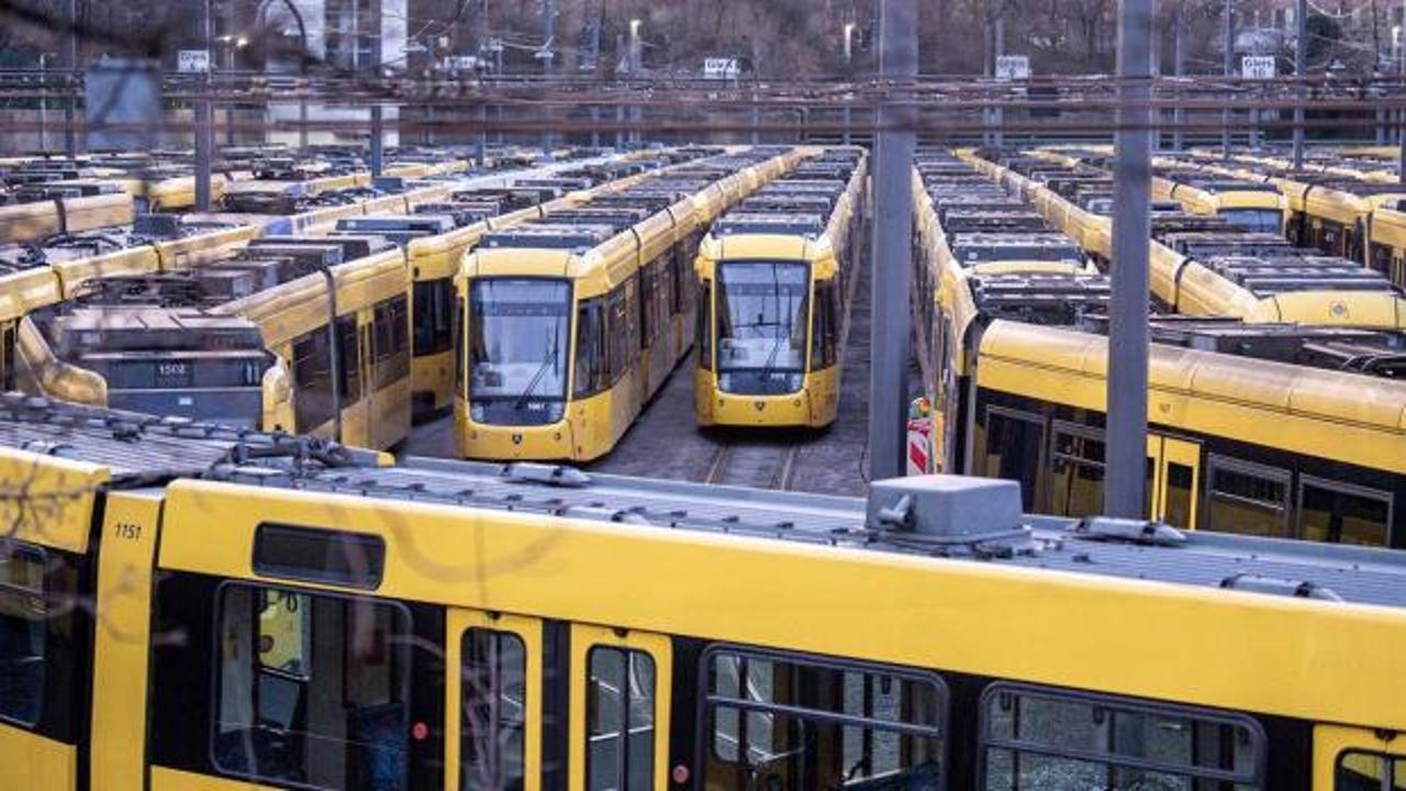 Almanya'da yeni grev dalgası! Toplu ulaşım durma n…