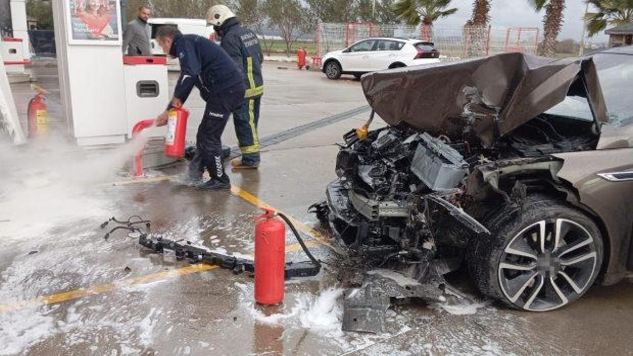 Antalya'da faciadan d&ouml;n&uuml;ld&uuml;: Finlandiyalı s&uuml;r&uuml;c&uuml; benzinliğe daldı