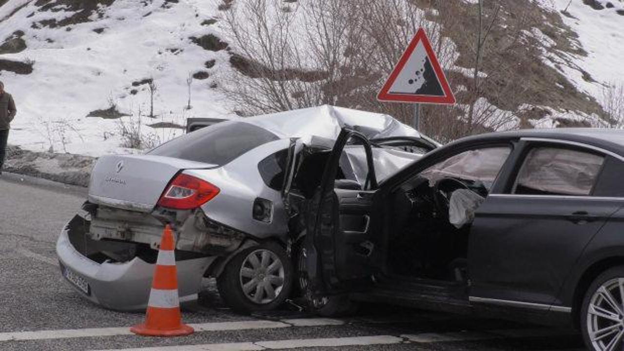 Bingöl'de otomobiller çarpıştı: 1 ölü, 5 yaralı
