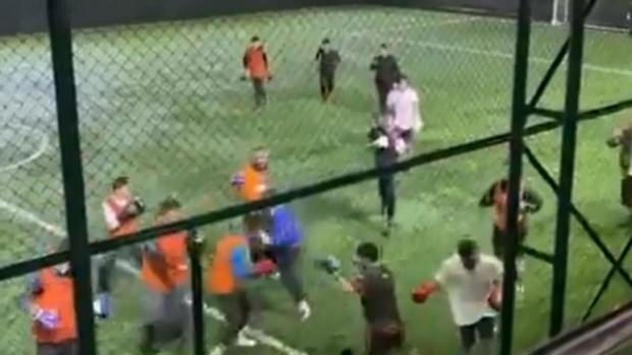 Bursa’da boksörler halı sahada hem antrenman yaptı hem de top oynadı