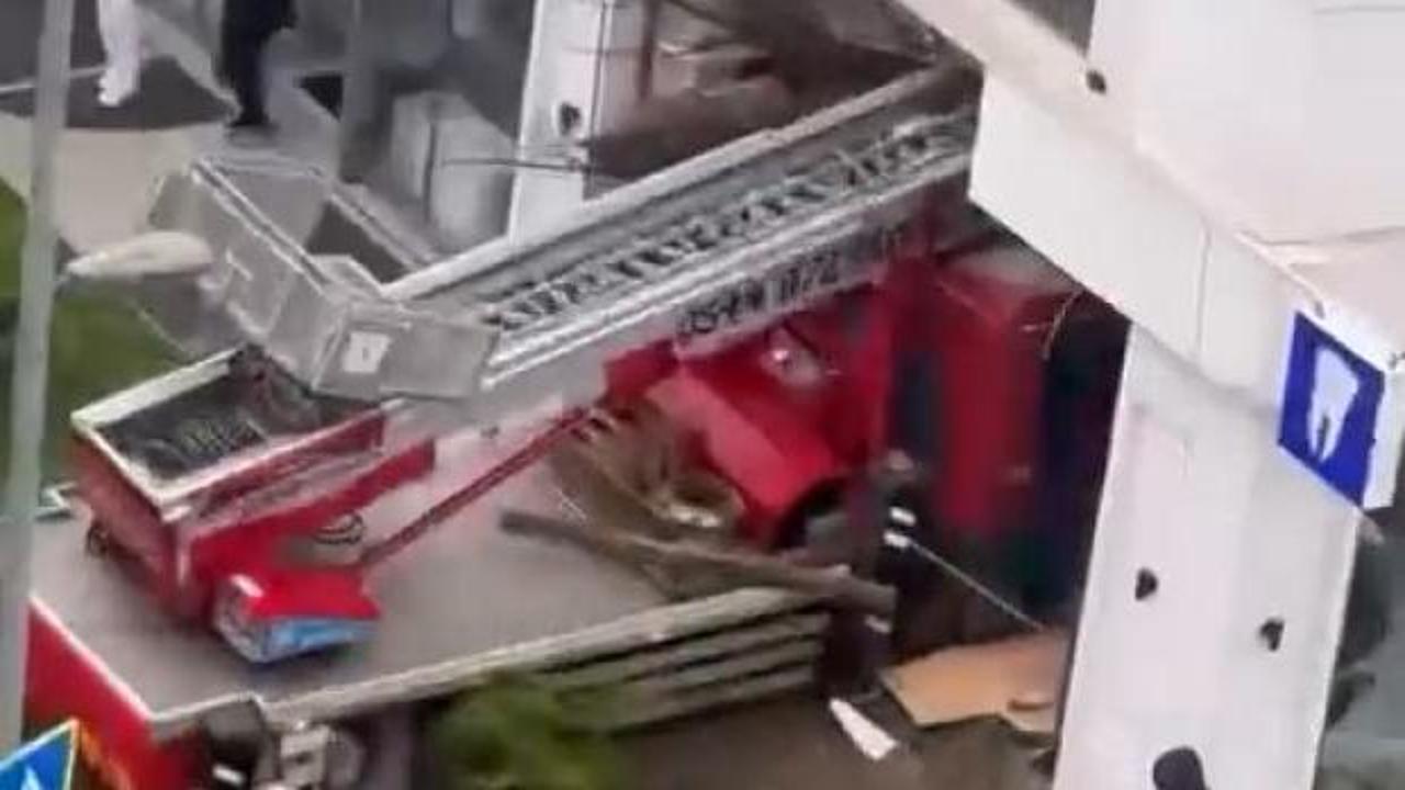 B&uuml;y&uuml;k&ccedil;ekmece'de feci vin&ccedil; kazası: Binaya girdi!