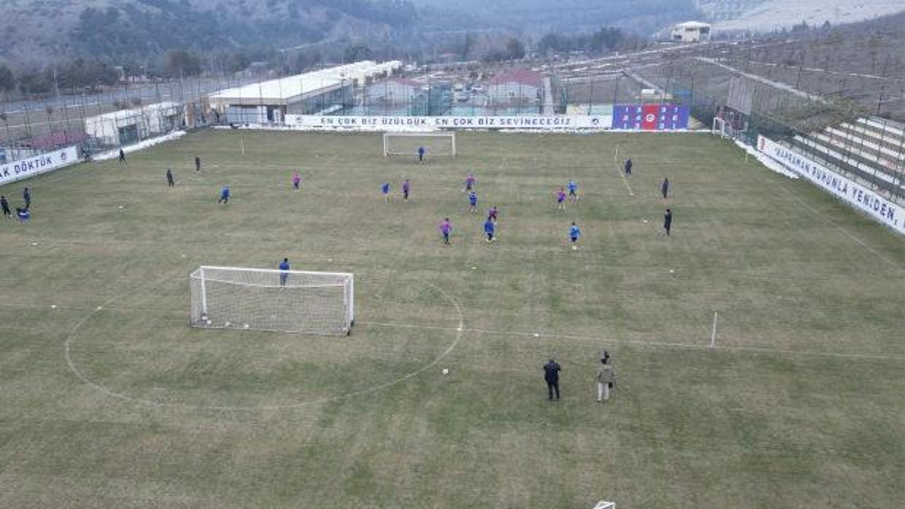 Depremde 14 sporcusunu kaybeden takım 2. Lig'de şampiyonluğa koşuyor