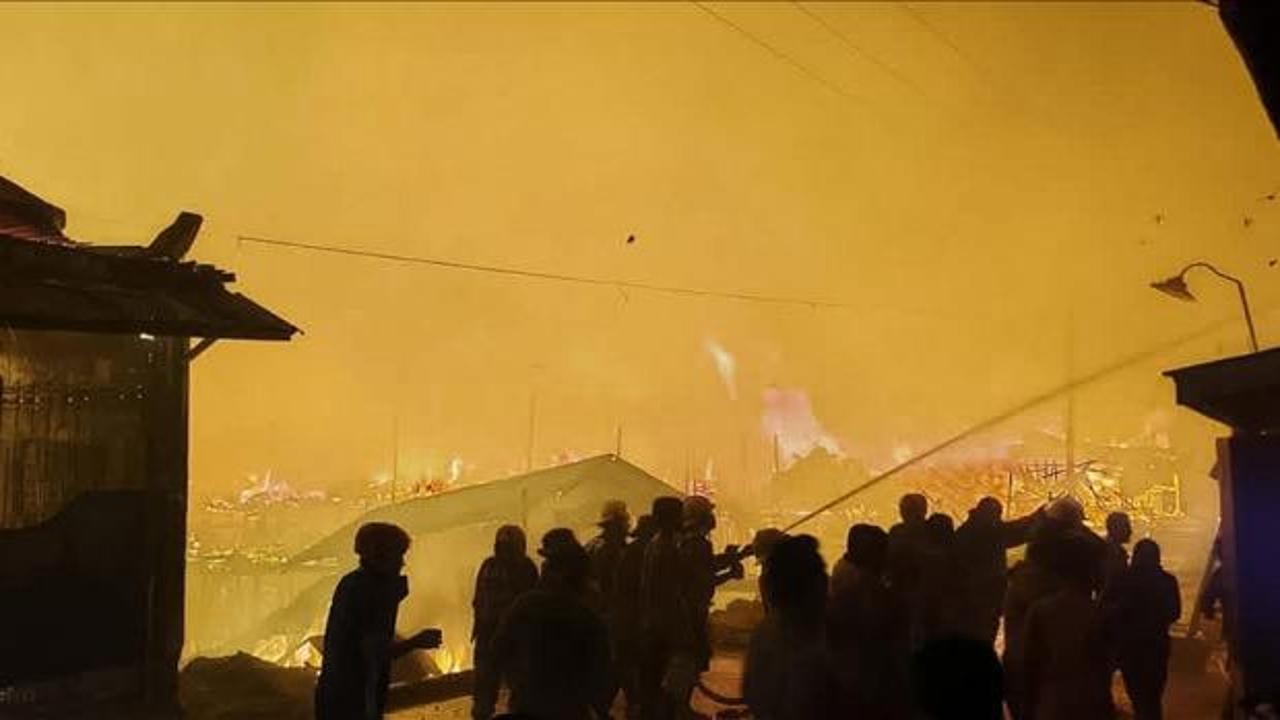 Filipinler'de yangın: 1000'de fazla ev kül oldu, 5 bin kişi tahliye edildi