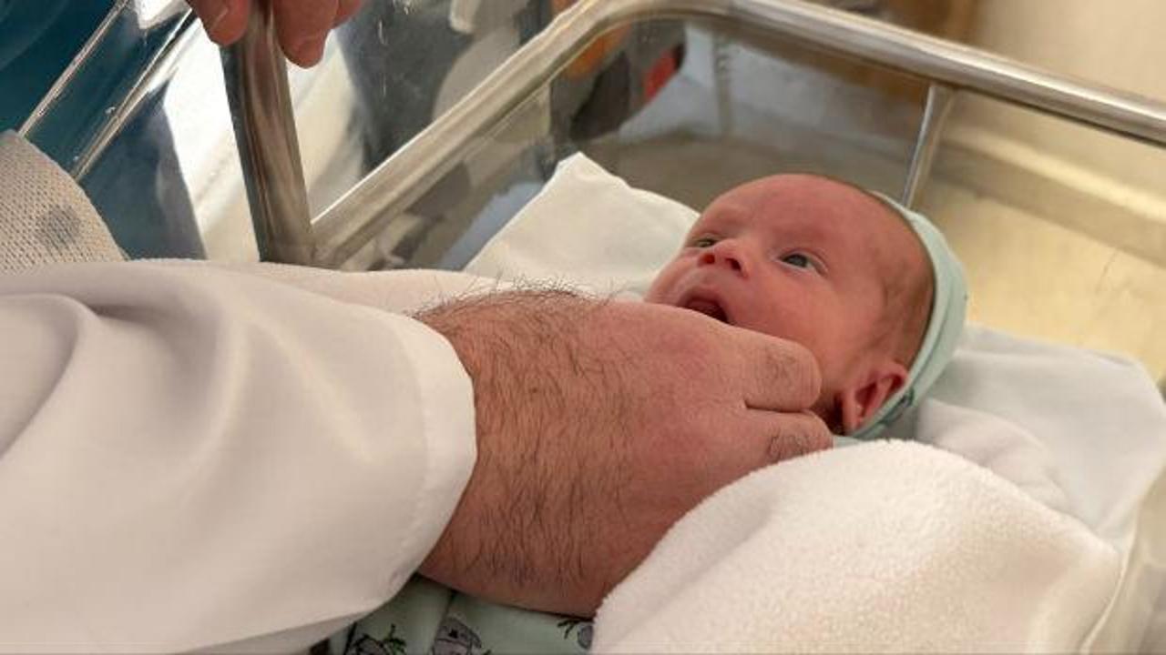 Milyonda bir g&ouml;r&uuml;l&uuml;yor! Diyarbakır'da doktorlar bebek i&ccedil;in zamanla yarıştı