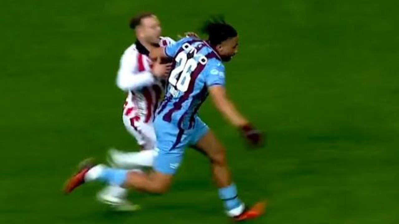 Samsunspor - Trabzonspor maçında tartışmalı pozisyon: Sarı kart çıktı