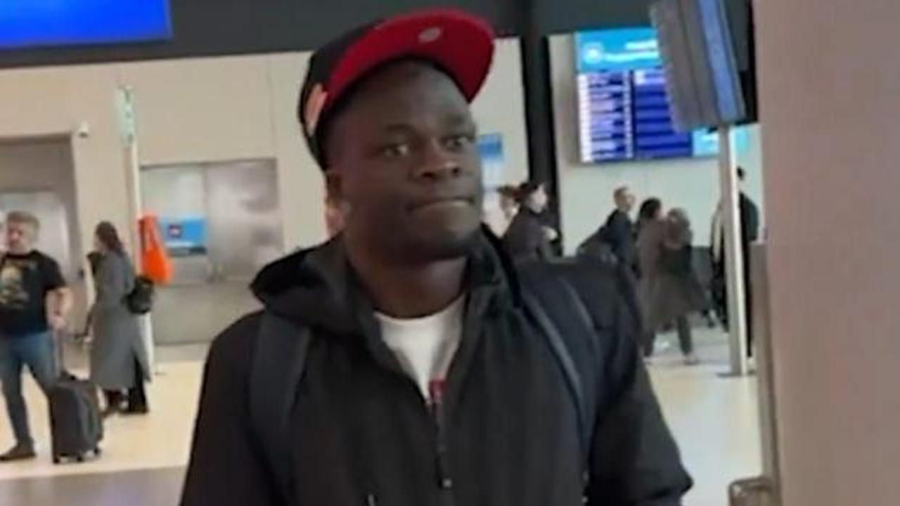 Göztepeli futbolcu Junior Olaitan, Beşiktaş için İstanbul'da