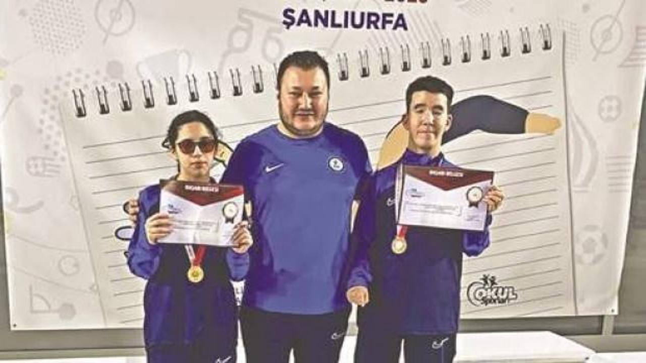 Görme engelli imam hatipli öğrencilerden yüzmede çifte Türkiye şampiyonluğu