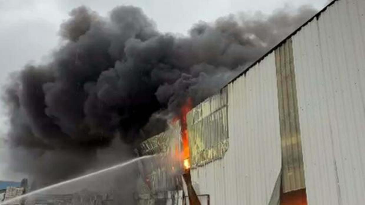 Balıkesir'de depoda yangın