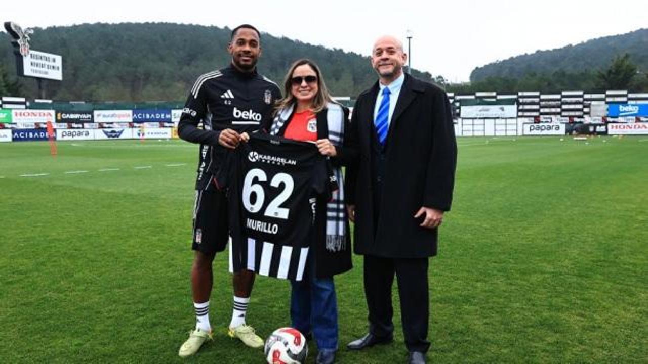 Büyükelçiden Beşiktaş'a ziyaret! Panamalı oyuncunun forması hediye edildi