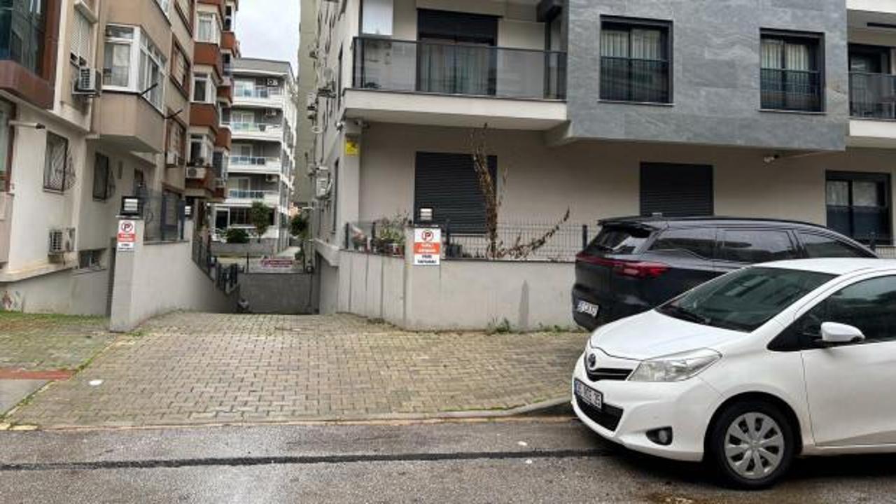 İzmir'de kanlı infaz! Polis kılığına girip, Pehl&uuml;l'&uuml; evinin &ouml;n&uuml;nde katletti